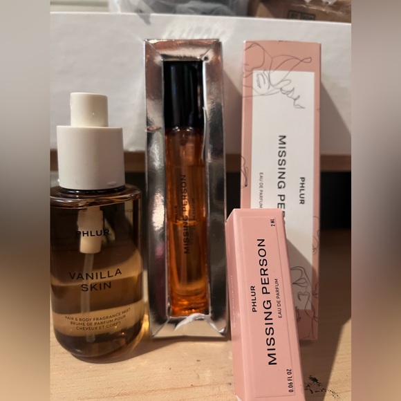 PHLUR- Missing Person Travel and discovery Size-Vanilla Skin body Mist-Carry Bag - Picture 4 of 4